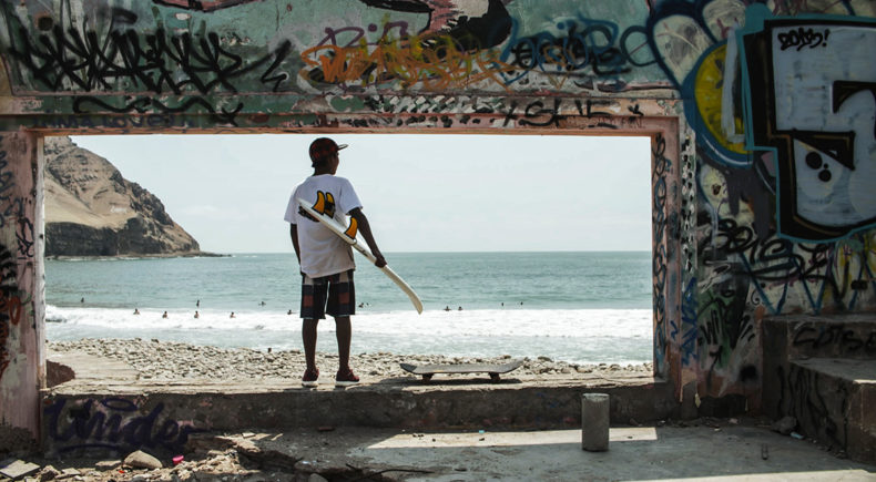Into the Storm: el documental que cuenta la historia del surfista peruano Jhonny Guerrero