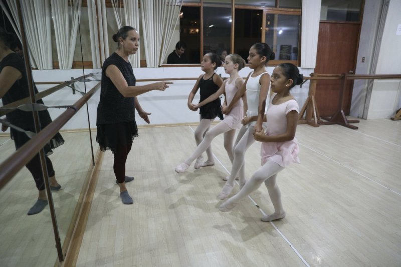 Ella usa la danza como medio para cambiar la vida de niñas de bajos recursos